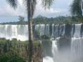 background: Las Cataratas de Iguazu